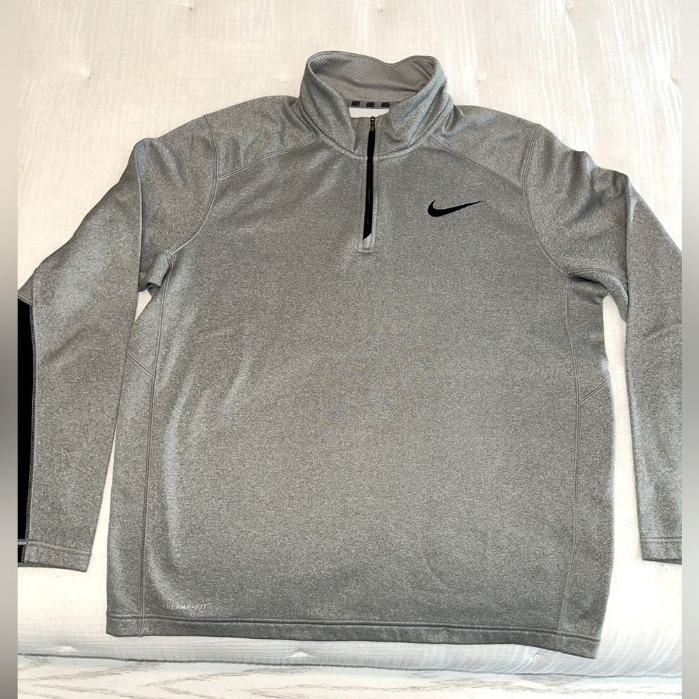 Men’s Nike Therma Fit sweatshirt size Large